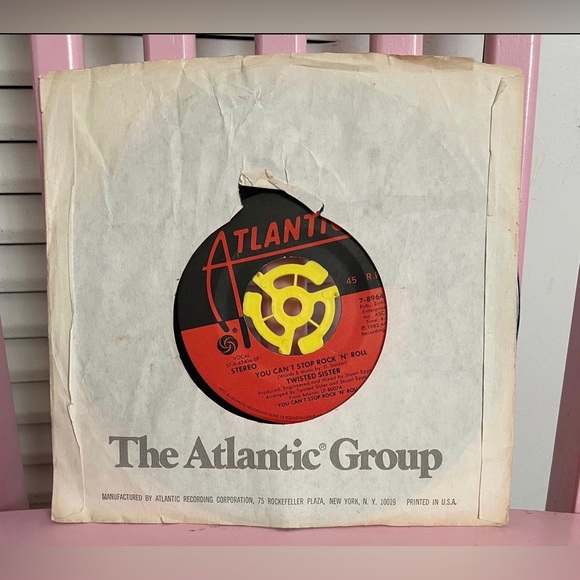 Twisted Sister - We're Not Gonna Take It 7" vinyl record album 45RPM - Picture 2 of 4